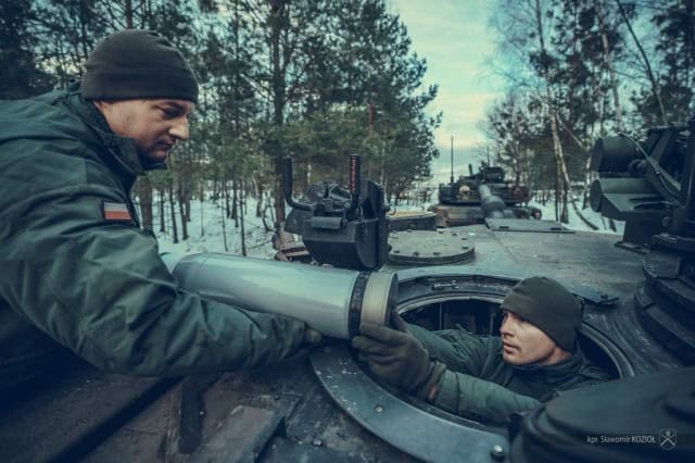 A Polish tank crew assigned to the 1st Armored Brigade, 18th Mechanized Division “The Iron Division” load tank rounds onto an U.S. M1A2 Abrams tank at Fortress Range as they conduct Crew Gunnery Tables V - VI qualifications at Nowa Deba...